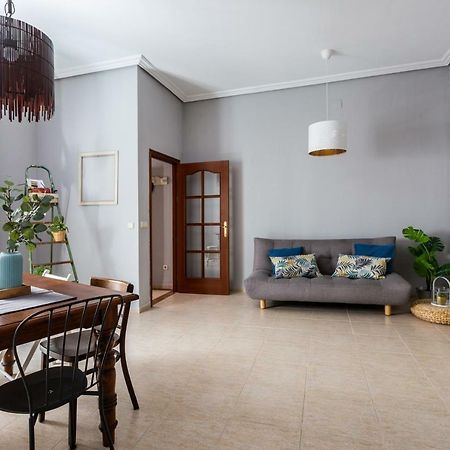 Serva La Bari Shared Apartment إشبيلية المظهر الخارجي الصورة