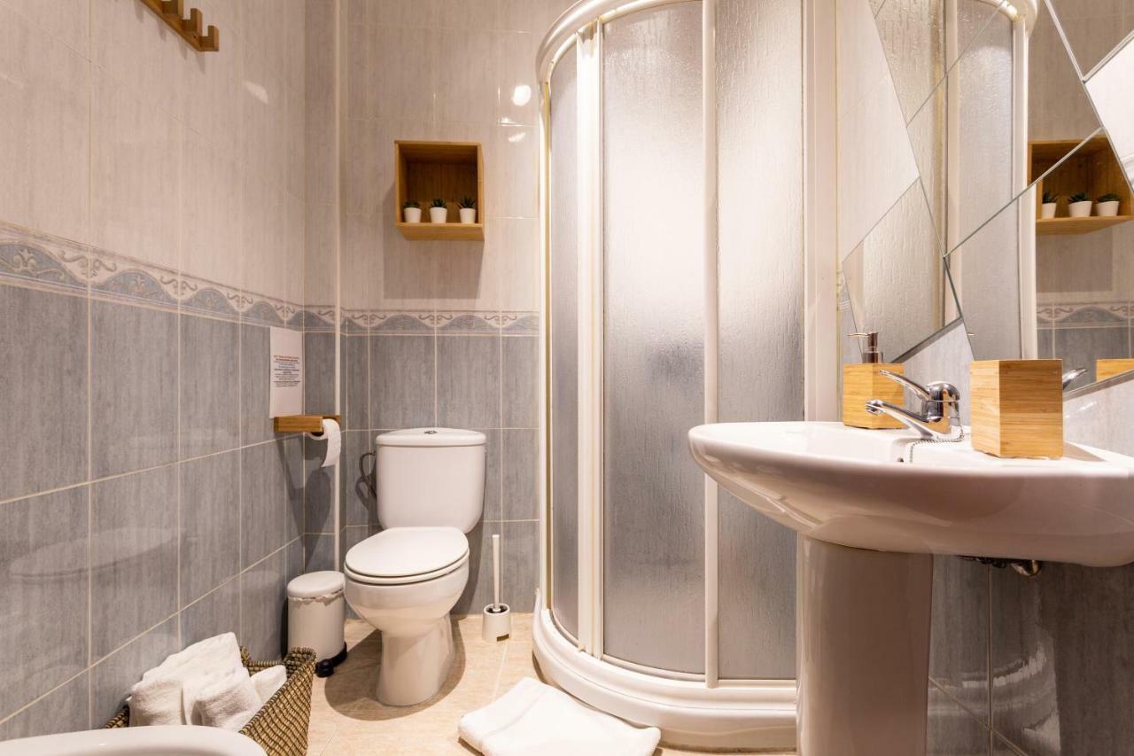 Serva La Bari Shared Apartment إشبيلية المظهر الخارجي الصورة