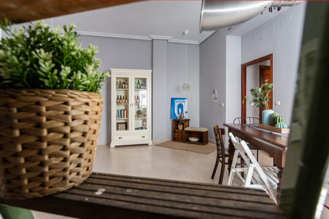 Serva La Bari Shared Apartment إشبيلية المظهر الخارجي الصورة