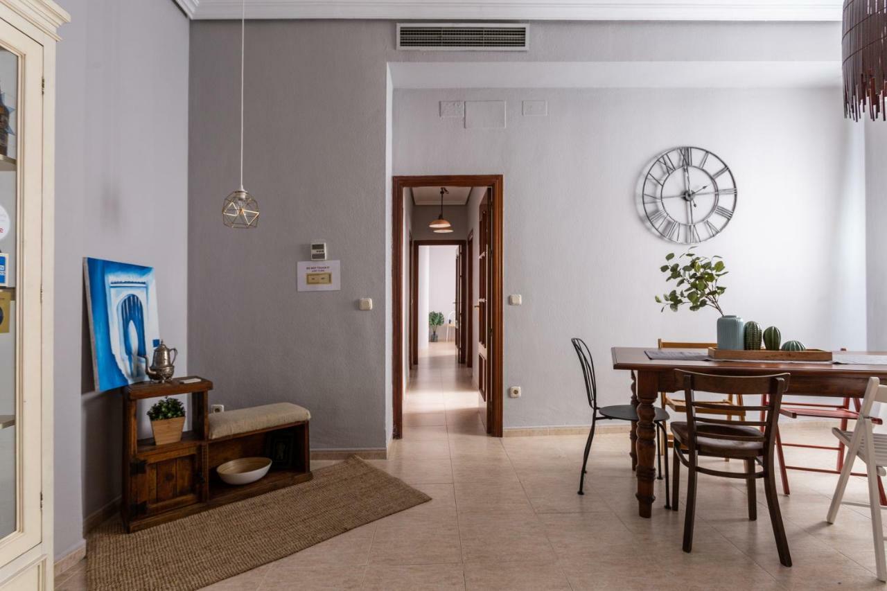 Serva La Bari Shared Apartment إشبيلية المظهر الخارجي الصورة