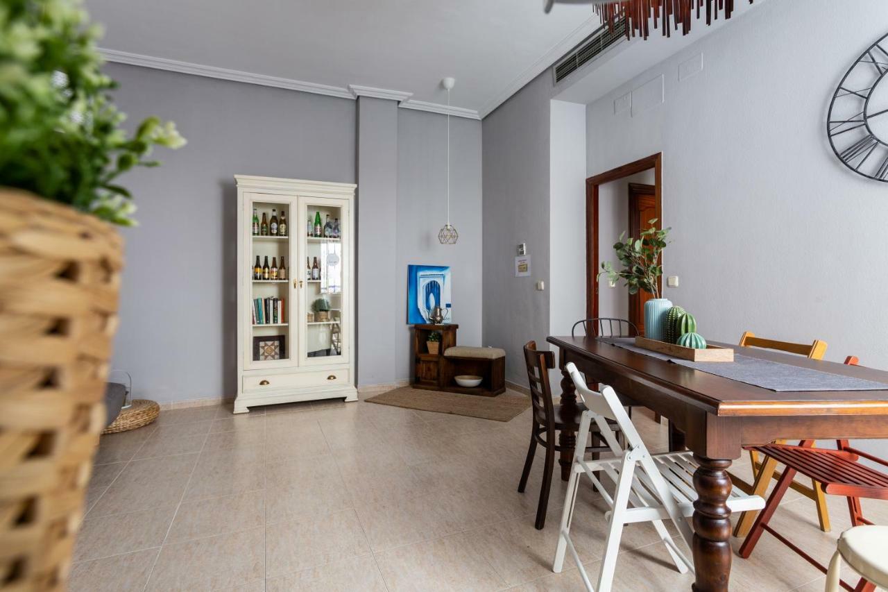 Serva La Bari Shared Apartment إشبيلية المظهر الخارجي الصورة
