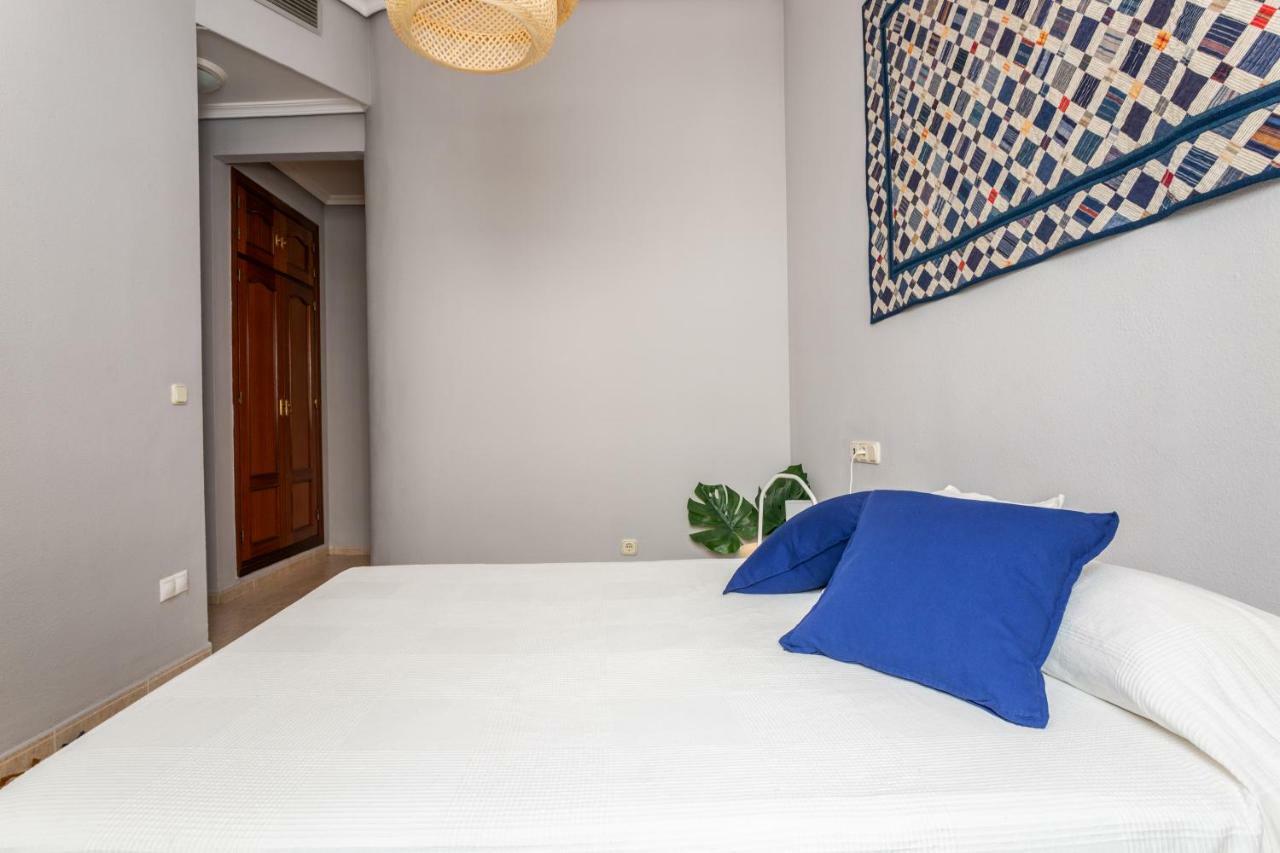 Serva La Bari Shared Apartment إشبيلية المظهر الخارجي الصورة