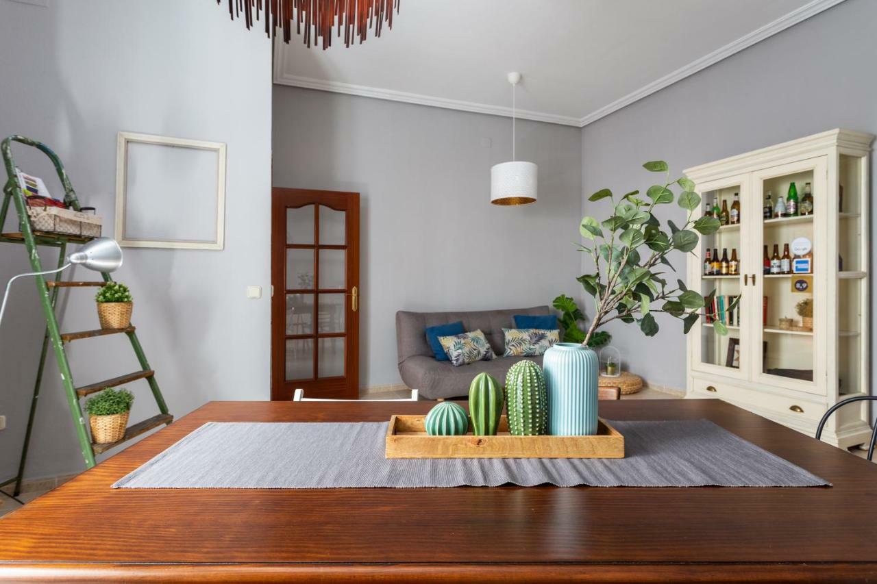 Serva La Bari Shared Apartment إشبيلية المظهر الخارجي الصورة