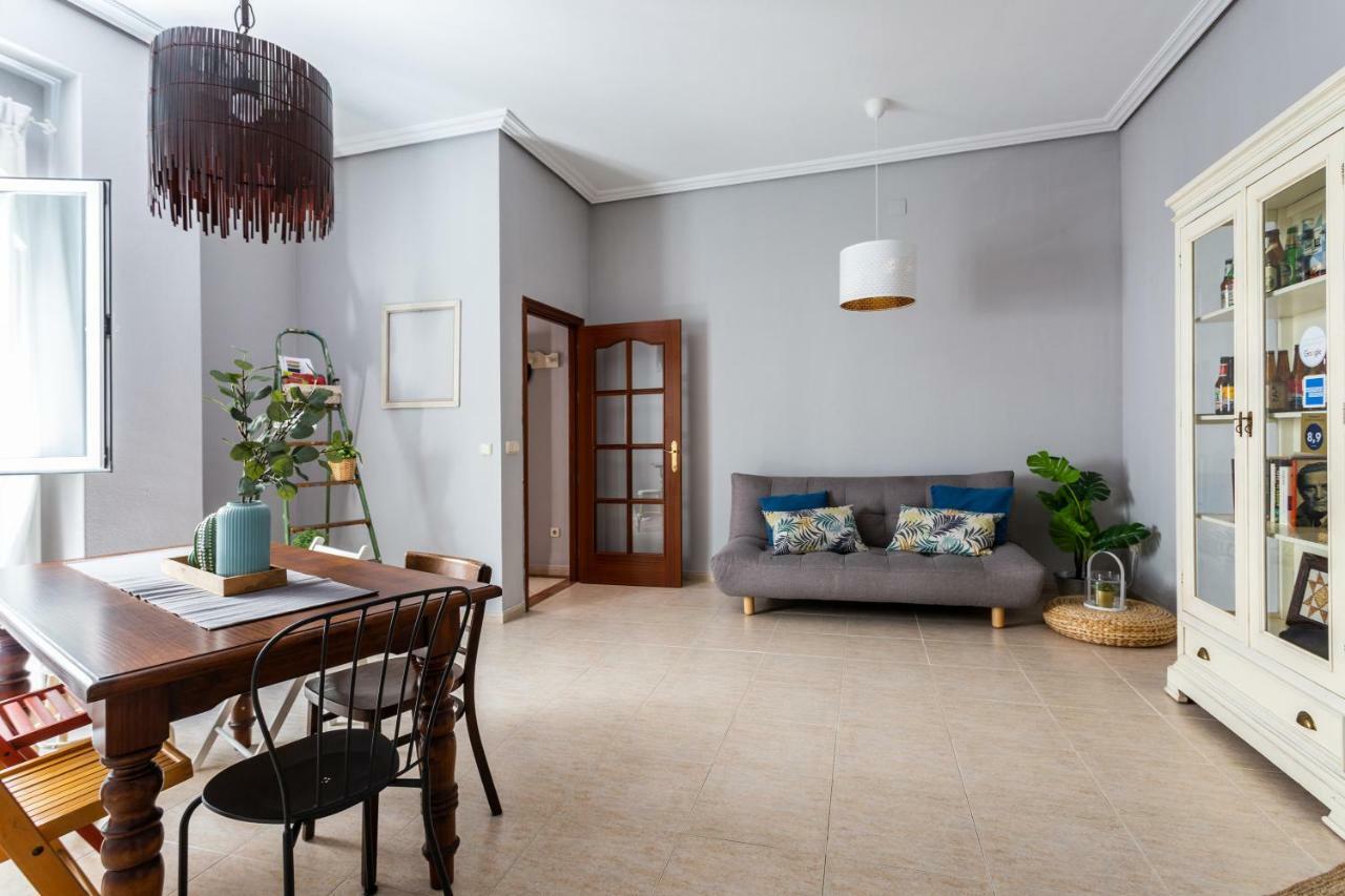 Serva La Bari Shared Apartment إشبيلية المظهر الخارجي الصورة